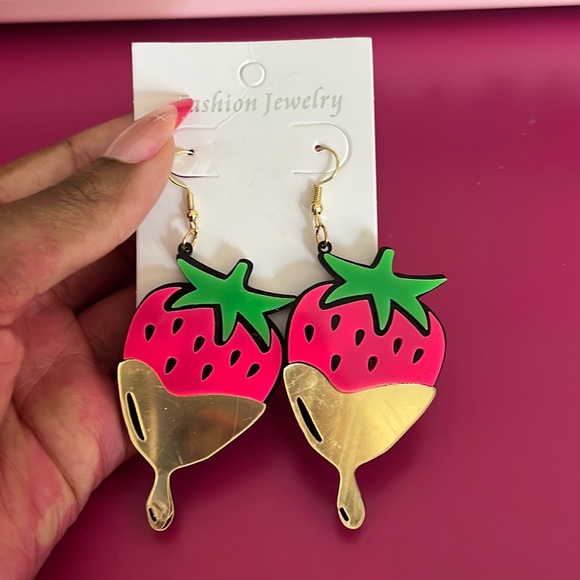 STRAWBERRY GOLD DRIP EARRINGS - Picture 1 of 4